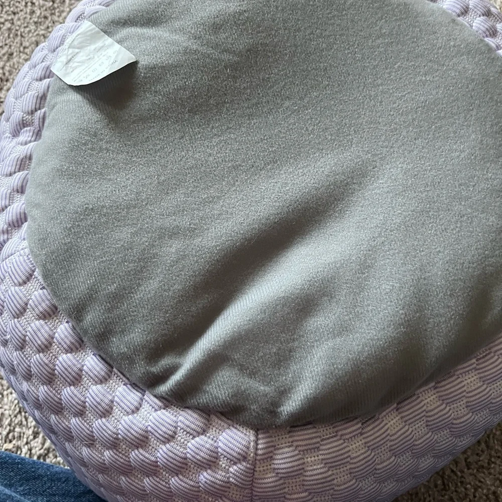 Happy and Polly Flower Petal Cooling Cat Bed